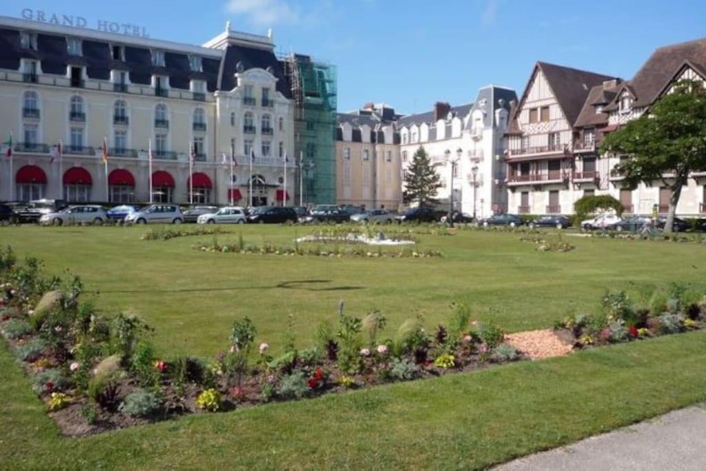 Nice Flat 400 M From Beach & Center Cabourg Exterior photo